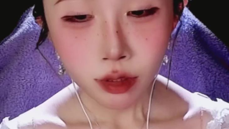 [aki秋水ASMR]秋水充电福利怼脸孔雀鱼采耳视觉触发哄睡视频集 24