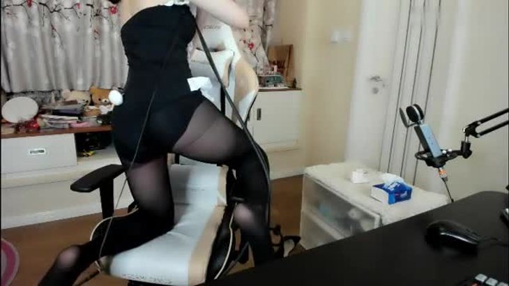 [斗鱼曦曦]超火定制ASMR福利，女仆装，舔耳