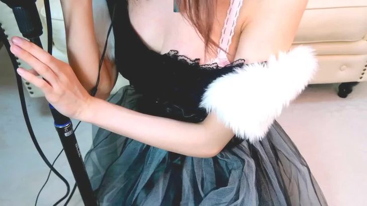 [利香ASMR]セクシー猫娘ちゃん♥ご主人様のお耳を一生懸命に耳舐め