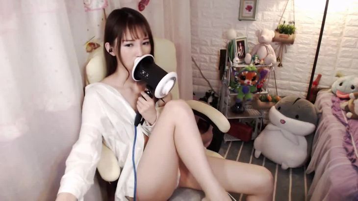 [桃桃ASMR]火箭定制大尺学生妹撩烧勾引性感白色高跟鞋衬衫耳烧娇喘口腔音