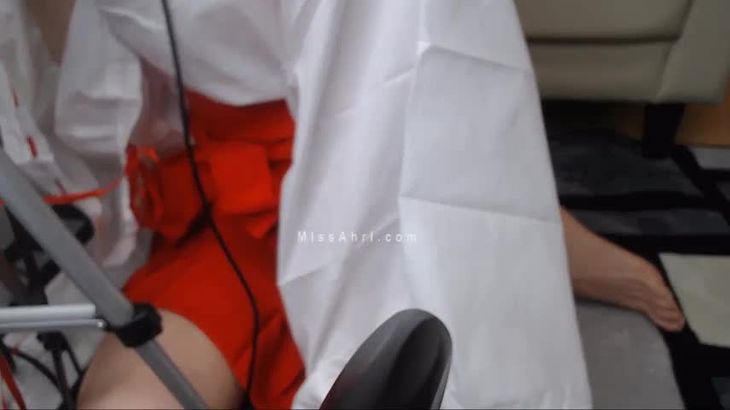 [利香ASMR]新年♡Miko衣服充满了舔耳朵